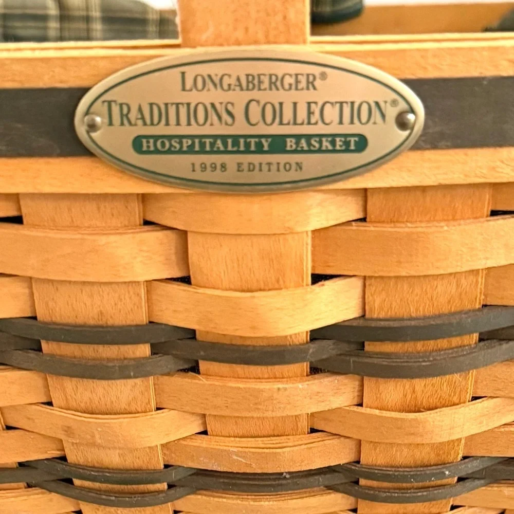 1998 Longaberger Traditions Collections Hospitality Basket w/Green Plaid Liner